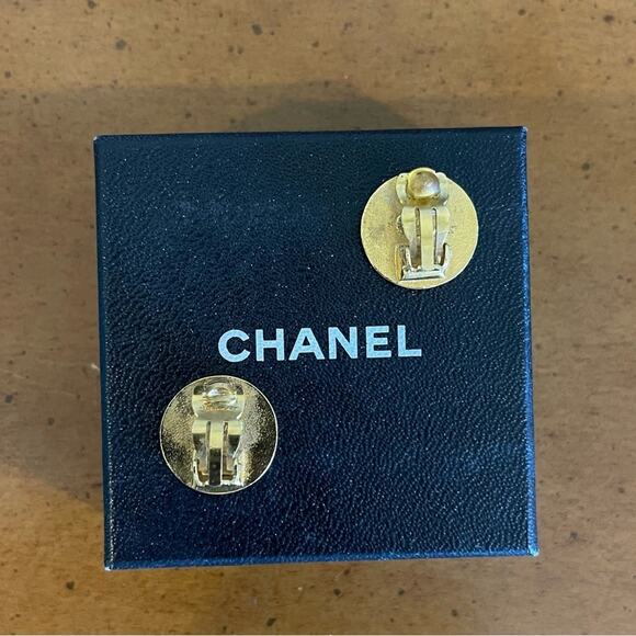 Chanel Vintage Four Leaf Clover Clip On Earrings - Picture 6 of 12